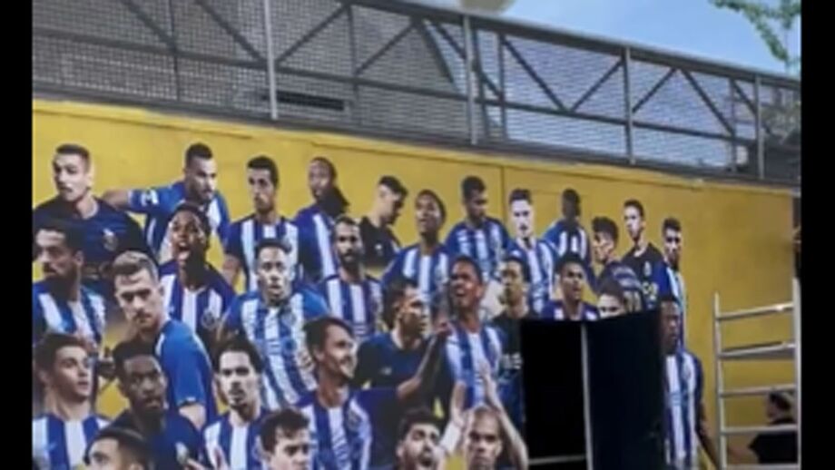 Autocarro onde seguirá o campeão nacional está a ser preparado