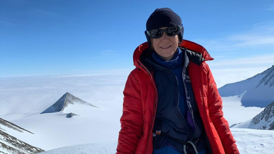 Luso-canadiana Ema Dantas conclui com sucesso escalada dos Sete Cumes do mundo