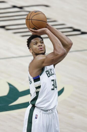 10.º Giannis Antetokounmpo (basquetebol/NBA) - 77,5 milhões de euros