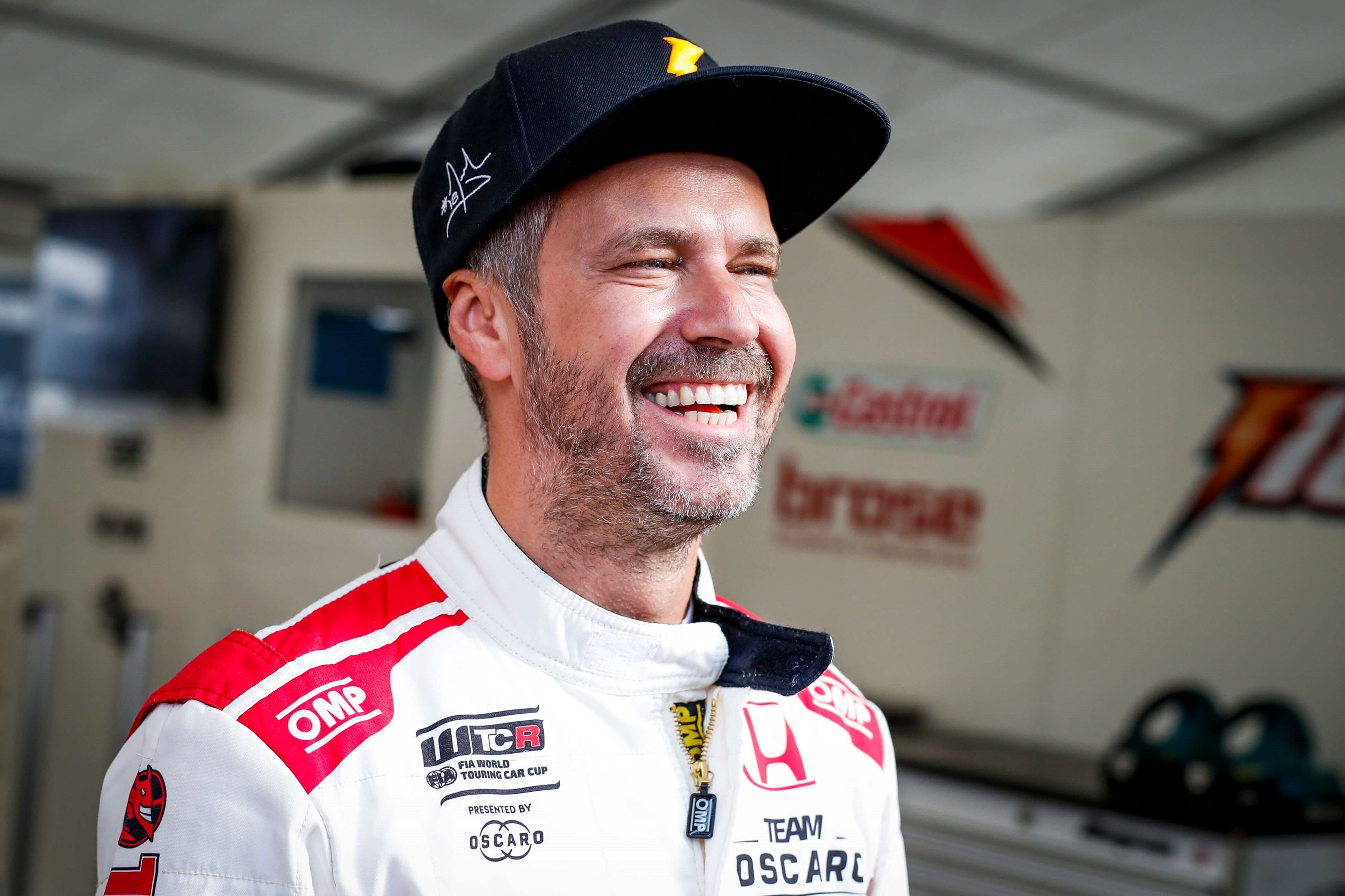 Tiago Monteiro em 14.º e 15.º antes de o WTCR chegar a Portugal