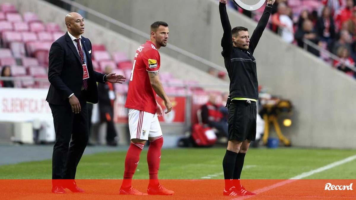 Besiktas negoceia jogadores do Liverpool e Arsenal