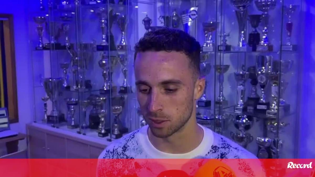 Diogo Jota: «Acabou Por Ser Uma época Com Dois Troféus, Nunca Será Uma ...