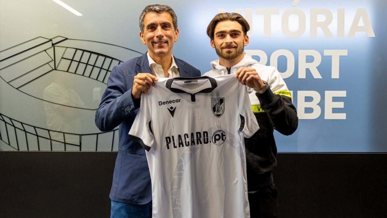 Jota Silva marca, assiste e ganha mais influência no V. Guimarães