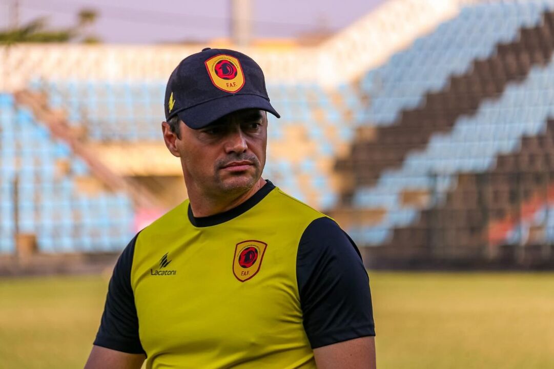 Pedro Gonçalves treina Angola