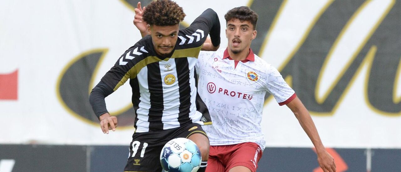 Zé Carlos, médio do Varzim, em jogo com o Nacional