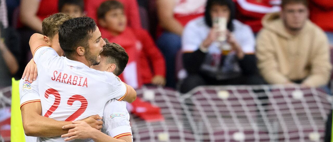 Sarabia festeja golo com os companheiros