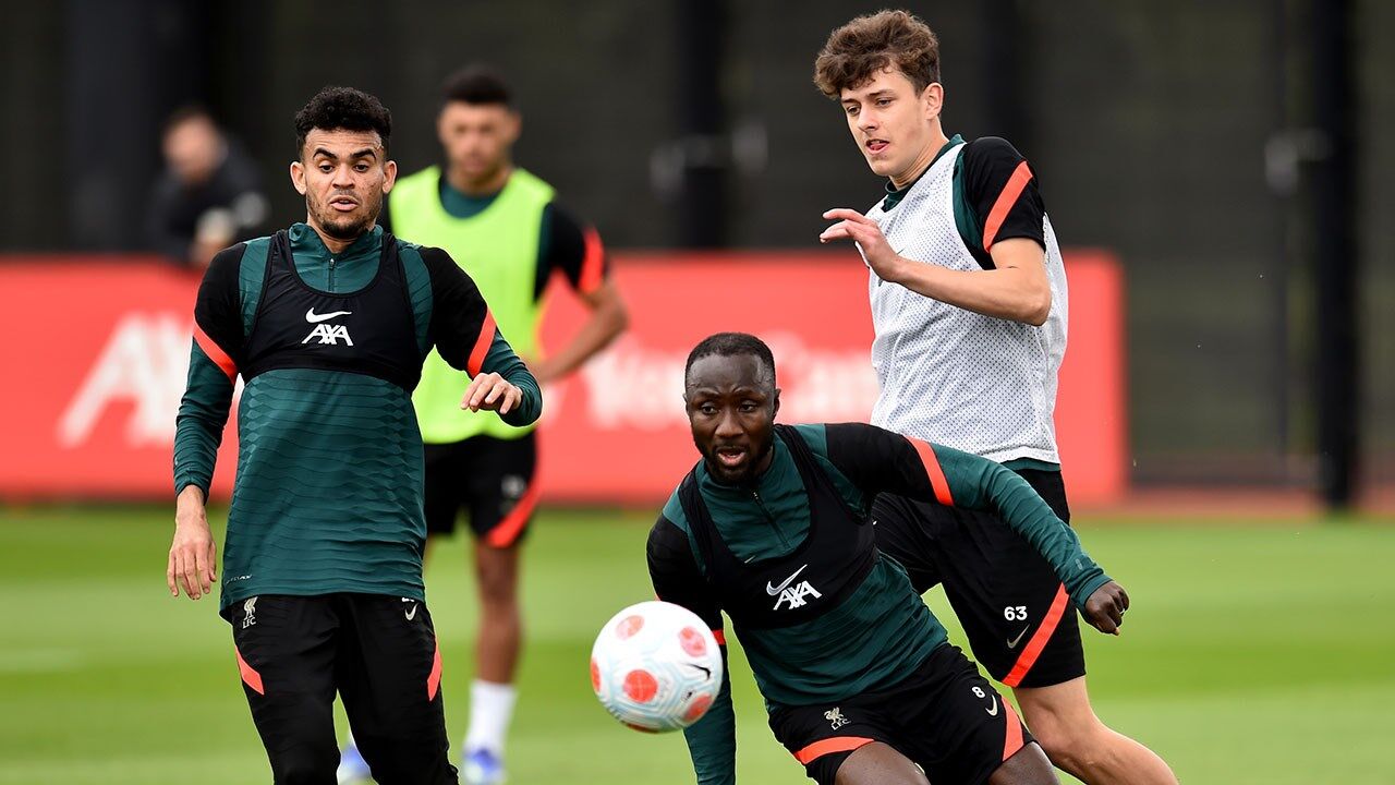 Beck, aqui com Luís Díaz e Naby Keita