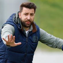 <![CDATA[ Elogios para Miguel Valença, treinador com hat trick de subidas à Liga 3: «Tem tudo o que é necessário para chegar a outros patamares» ]]>