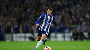 Fábio Vieira assina por cinco épocas com o Arsenal num negócio que pode chegar aos 40 milhões de euros