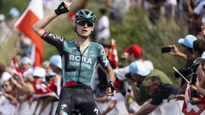 Covid-19: Surto no pelotão da Volta à Suíça apanha líder Aleksandr Vlasov