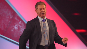 Vince McMahon deixa a presidência da WWE após estar envolvido em suspeitas de suborno