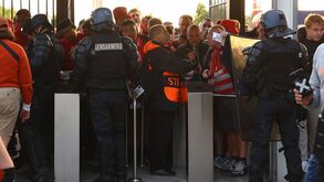 Liverpool recebeu 5.000 relatos de adeptos sobre incidentes na final da Champions