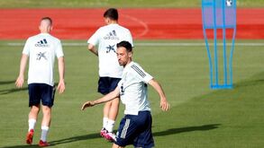 Busquets espera estádio cheio para ajudar Espanha a vencer Portugal