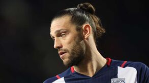 Pedido de desculpas aceite apesar das duas loiras na cama: casamento de Andy Carroll vai mesmo avançar