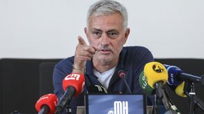 José Mourinho: «Vão ter que me aturar mais uns anos»