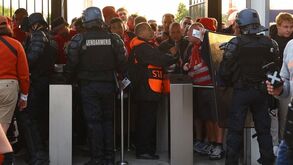 UEFA pede desculpa aos adeptos por incidentes na final da Liga dos Campeões