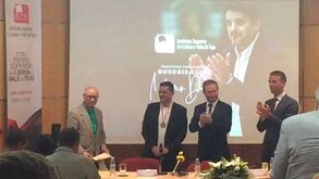 Nuno Dias recebe título de Professor Especialista Honoris Causa no ISCE sob fortes aplausos