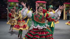 Covid-19: Festas populares podem resultar em 350 mil contágios