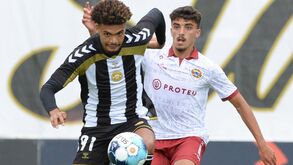 Zé Carlos, médio do Varzim, em jogo com o Nacional