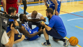 Portista Mike Morrison lesiona-se e perde resto da final com o Benfica