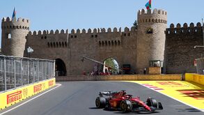 Charles Leclerc termina primeiro dia em Baku na frente