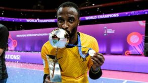 Chegou a hora de dar descanso à 'última muralha': Bebé despede-se das quadras