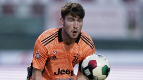 Israel fica fechado abaixo de 1 milhão