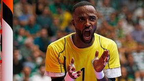 Bebé da baliza para a cozinha