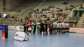 Sporting faz guarda de honra ao Benfica pela conquista da Liga Europeia de andebol