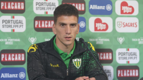 Eixo defensivo do Tondela está seguro