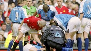 «Dei-lhe uma cacetada f...»: o dia em que Roy Keane se 'vingou' do pai de... Erling Haaland
