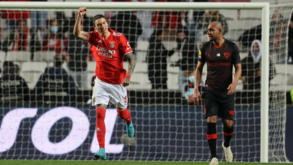 Saunders alerta Darwin para dificuldade da liga inglesa