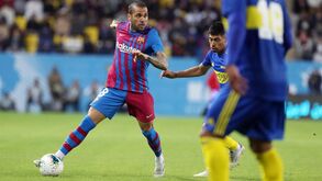 Dani Alves despede-se do Barcelona: «Espero que não sintam falta das minhas loucuras...»