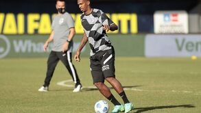 Foi despedido pelo Corinthians, traiu a mulher e amante está grávida: as dores de cabeça de Jô 
