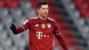 Dirigente do Barcelona avisa que clube ainda não tem meios para contratar Lewandowski 