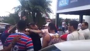 Jogador do Fortaleza agredido com capacete no aeroporto após derrota da equipa