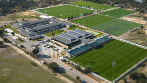 Uma senhora Academia!