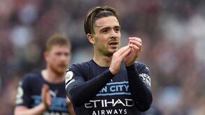 Das 116 garrafas de champanhe às mulheres na piscina: Grealish e Declan Rice em megafesta em Las Vegas