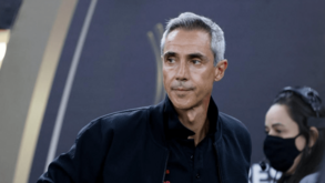 Empresário de Paulo Sousa 'provoca' Flamengo após derrota e é 'obrigado' a fazer esclarecimento