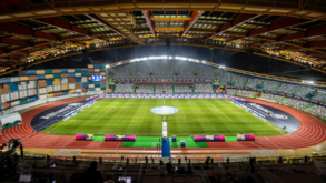 Oficial: Estrela vai jogar em Leiria, a mais de 140 quilómetros da Amadora