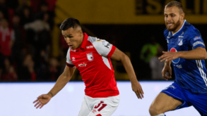 Jhon Velásquez reforça Farense por três anos