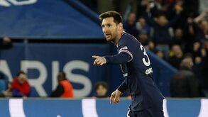 Messi sopra as velas: argentino celebra 35 anos