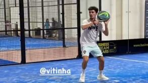 Vitinha tira férias do futebol e 'arrisca'... no padel