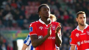 Jerome Opoku assina com o Arouca por três épocas
