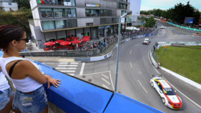 Voluntários ajudam a montar 'circo' das corridas automóveis em Vila Real