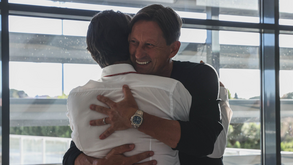 As imagens que marcam o primeiro dia de Schmidt e da nova equipa técnica do Benfica no Seixal