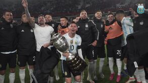 Os 35 de Messi: o último ano 'deu' ao argentino dois títulos pela seleção e uma mudança para Paris