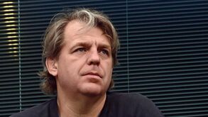 Dean Saunders visa novo proprietário do Chelsea: «Está a jogar Football Manager?»