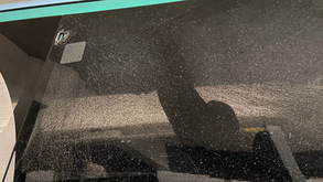 Autocarro do Fluminense apedrejado por adeptos do Botafogo: polícia obrigada a intervir com gás pimenta