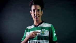 Cláudia Neto assina pelo Sporting